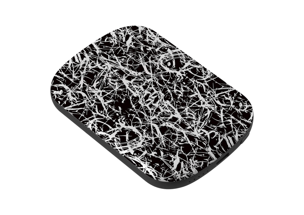 Black-White Grunge MagSafe CHARGEPOD — Finnaij